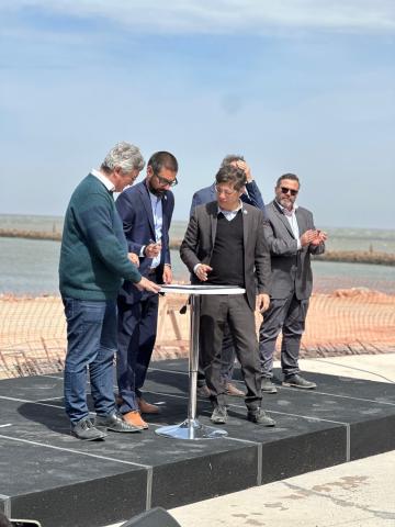 El Presidente del CGPCR junto a Rodrigo Aristimuño intendente municipal de Coronel Rosales y Axel Kicillof gobernador de la provincia de Buenos Aires. 