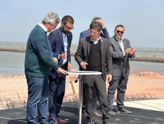 El Presidente del CGPCR junto a Rodrigo Aristimuño intendente municipal de Coronel Rosales y Axel Kicillof gobernador de la provincia de Buenos Aires. 